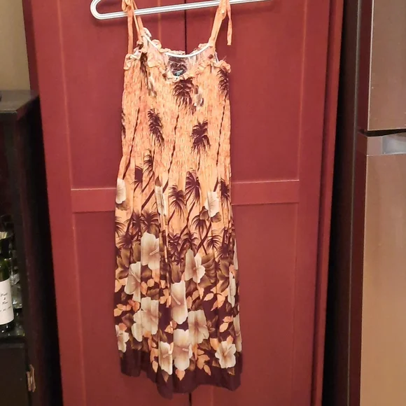 Dress - Picture 2 of 3